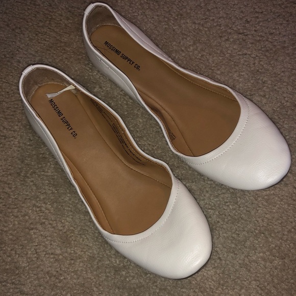 womens white ballet pumps